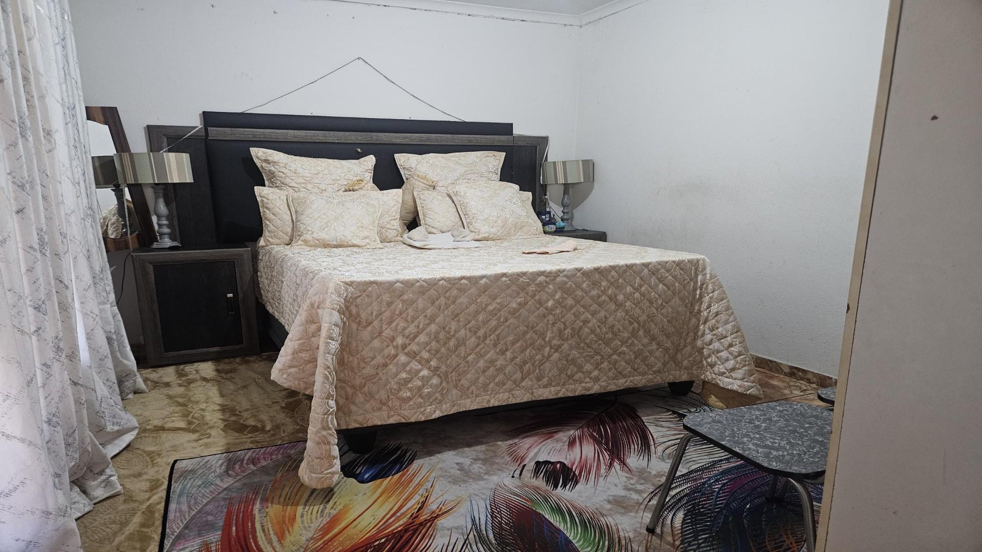 Bed Room 2 of property in Etwatwa