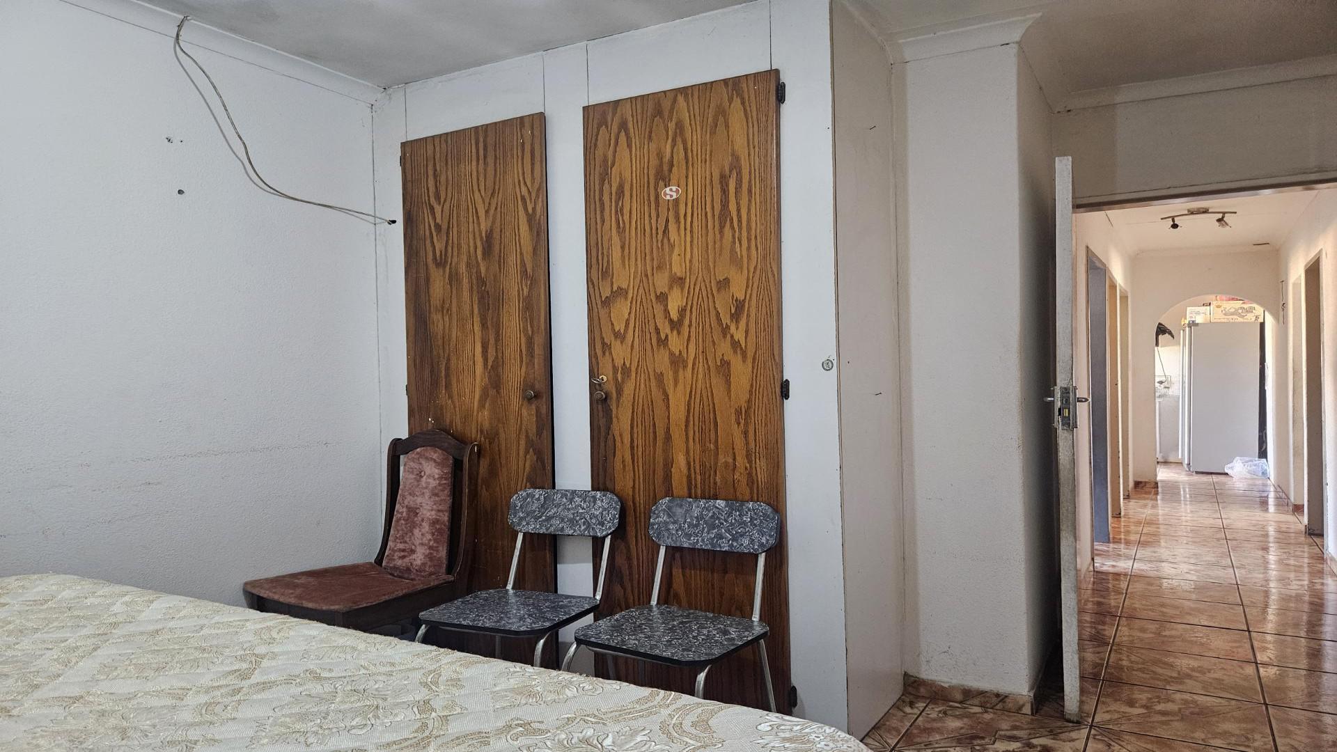 Bed Room 2 of property in Etwatwa