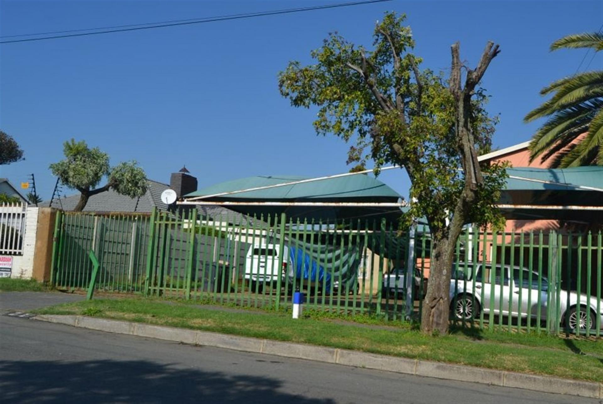 Front View of property in Robertsham