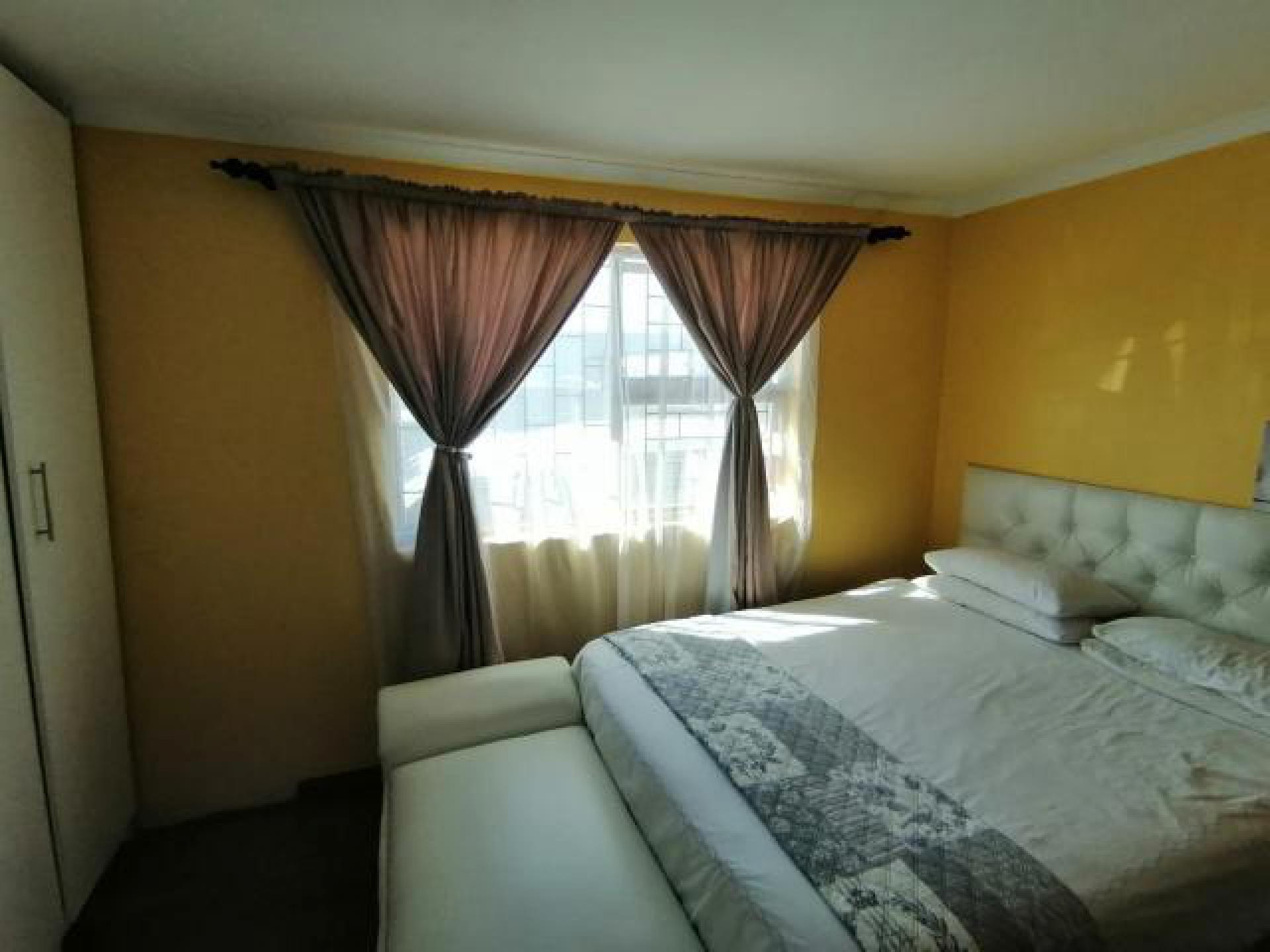 Bed Room 1 of property in Sillwood Heights