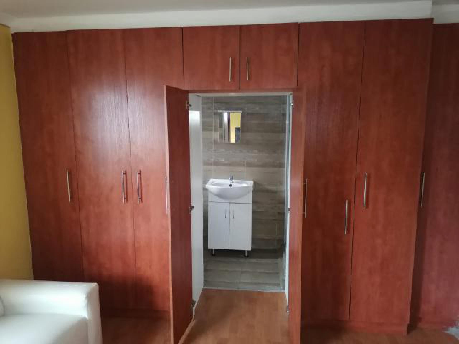 Main Bedroom of property in Sillwood Heights