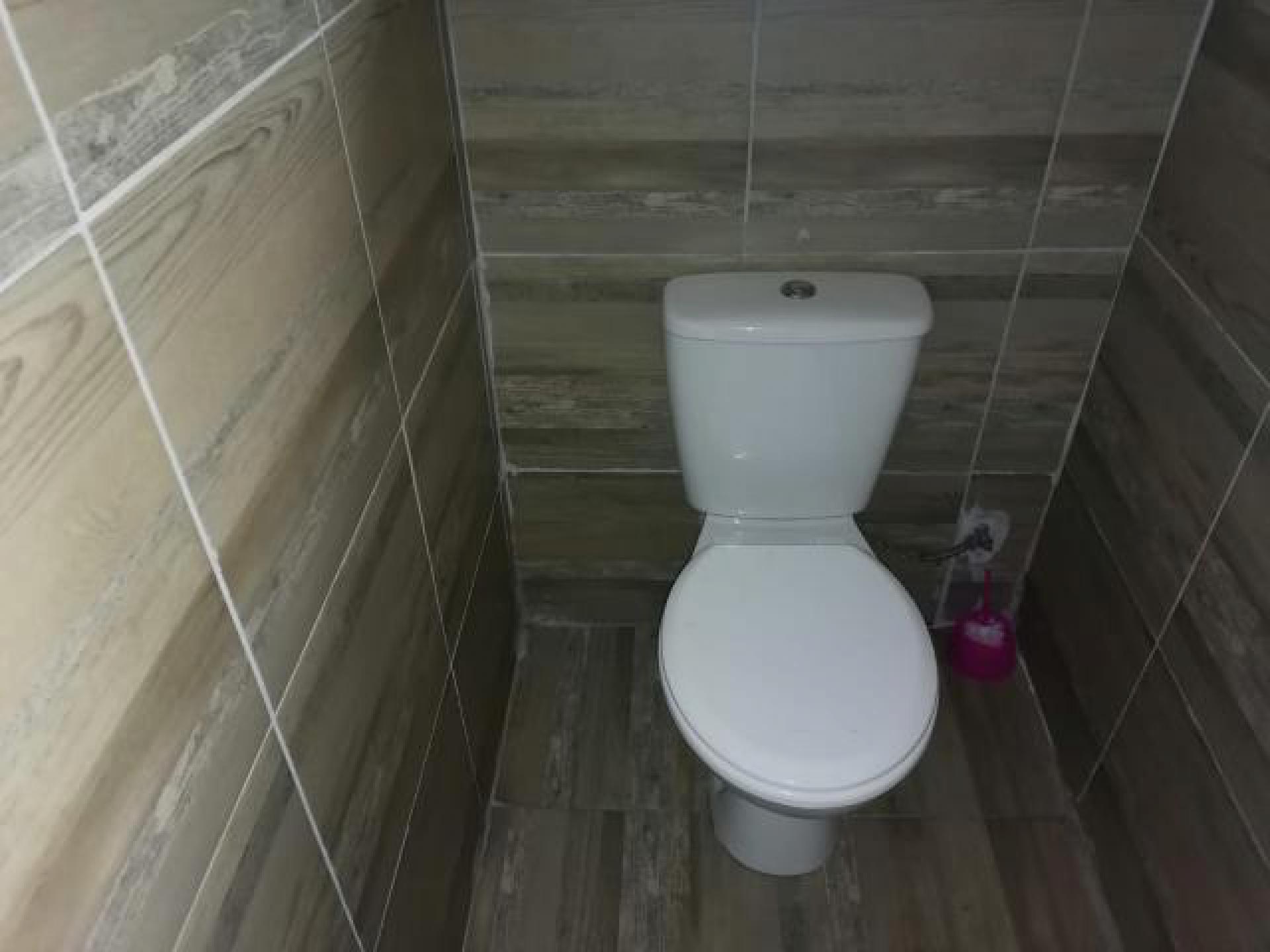 Main Bathroom of property in Sillwood Heights