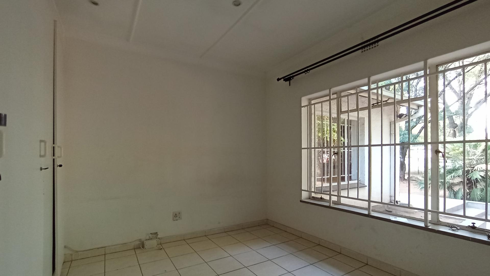 Bed Room 1 - 15 square meters of property in Blairgowrie