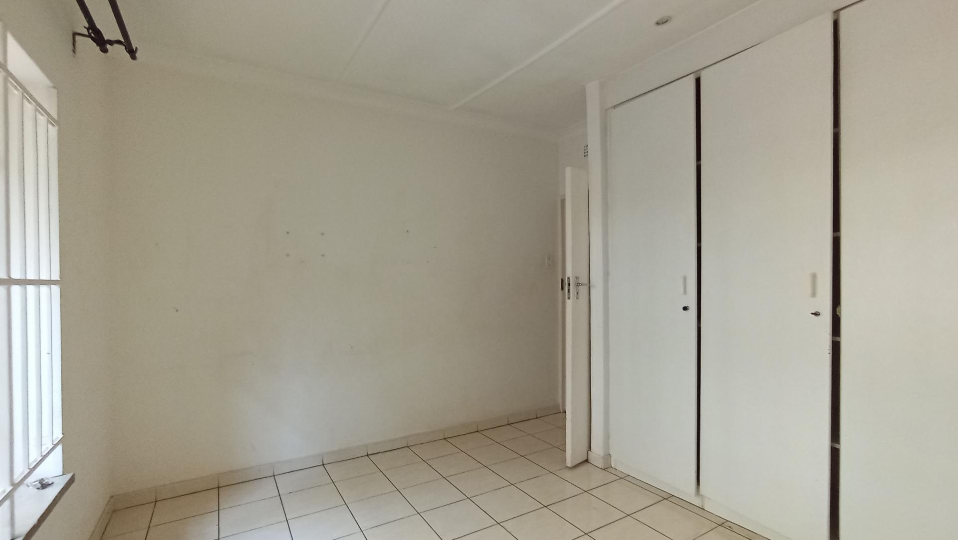 Bed Room 1 - 15 square meters of property in Blairgowrie