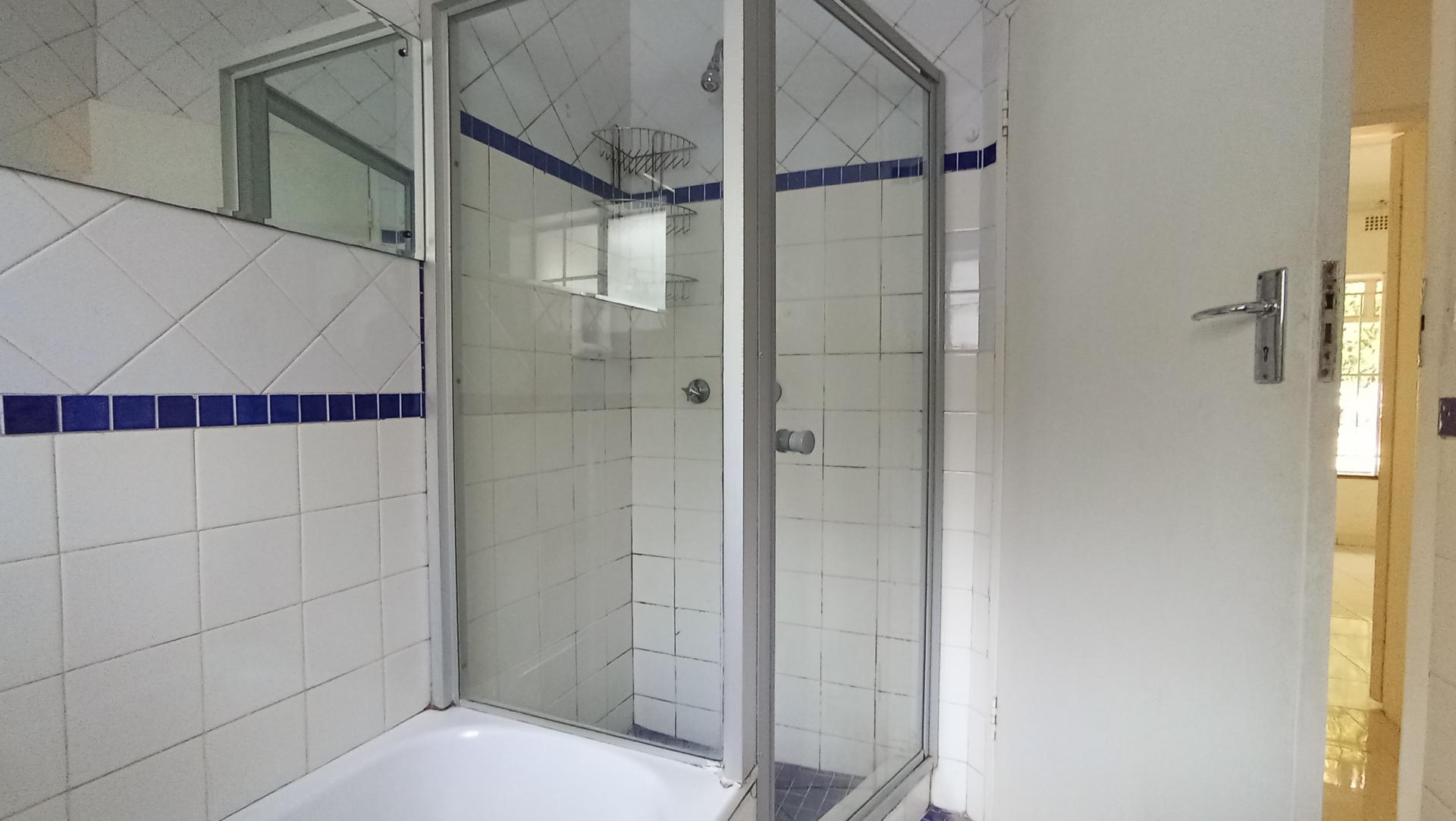 Bathroom 2 - 5 square meters of property in Blairgowrie