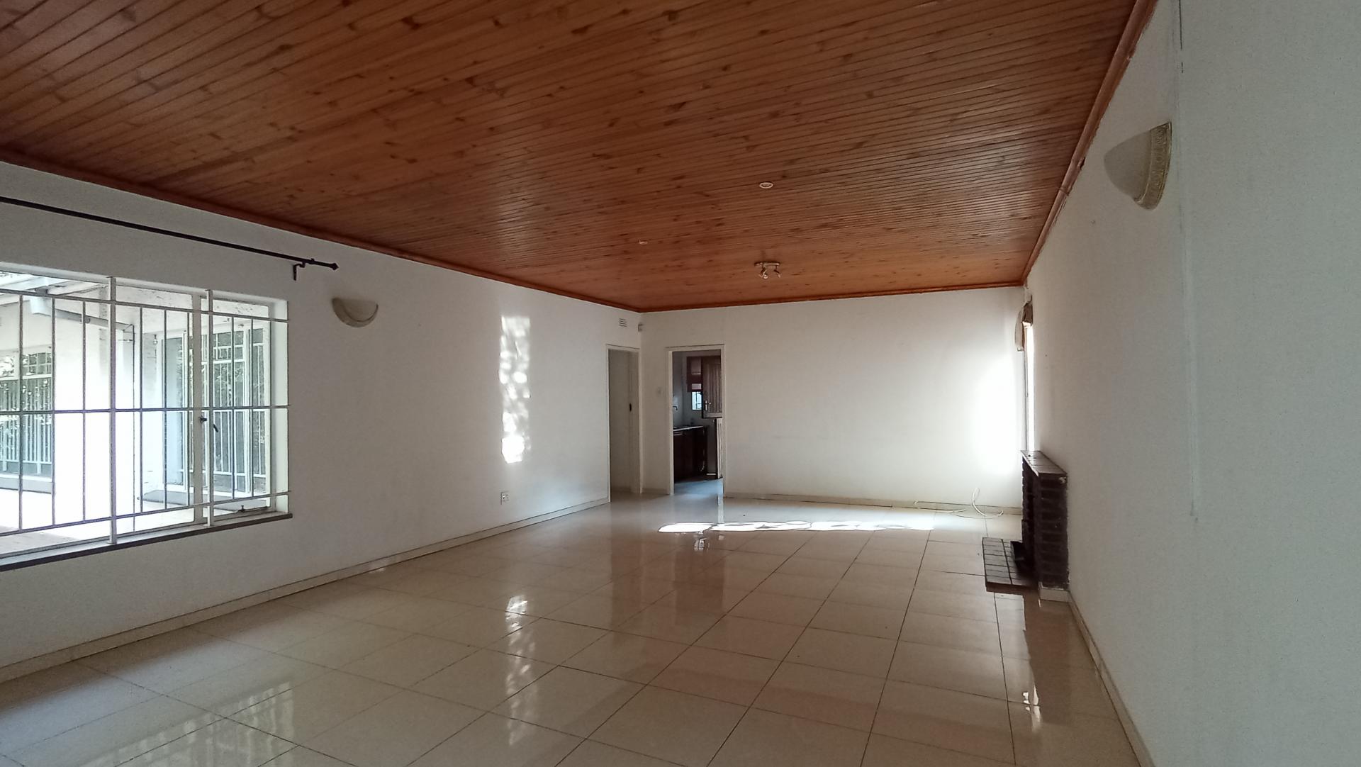 Lounges - 22 square meters of property in Blairgowrie