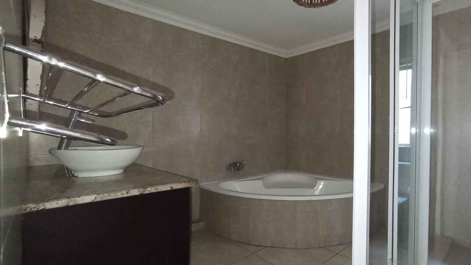 Bathroom 1 - 8 square meters of property in Parktown North