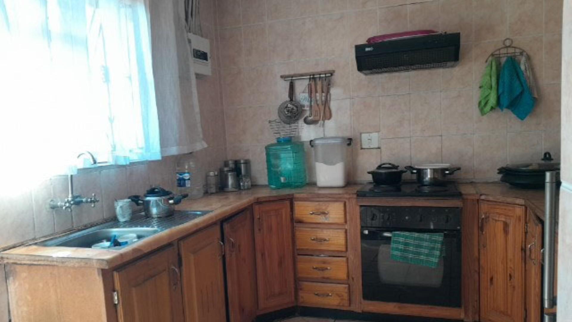 Kitchen of property in Vanderbijlpark