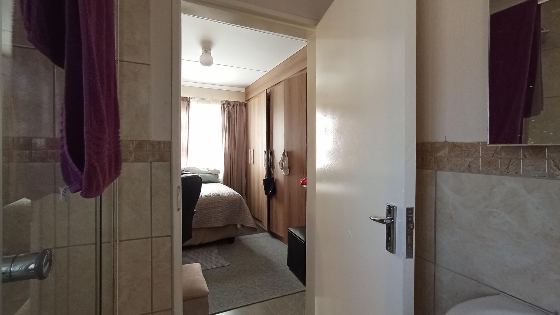 Main Bathroom - 5 square meters of property in Amandasig