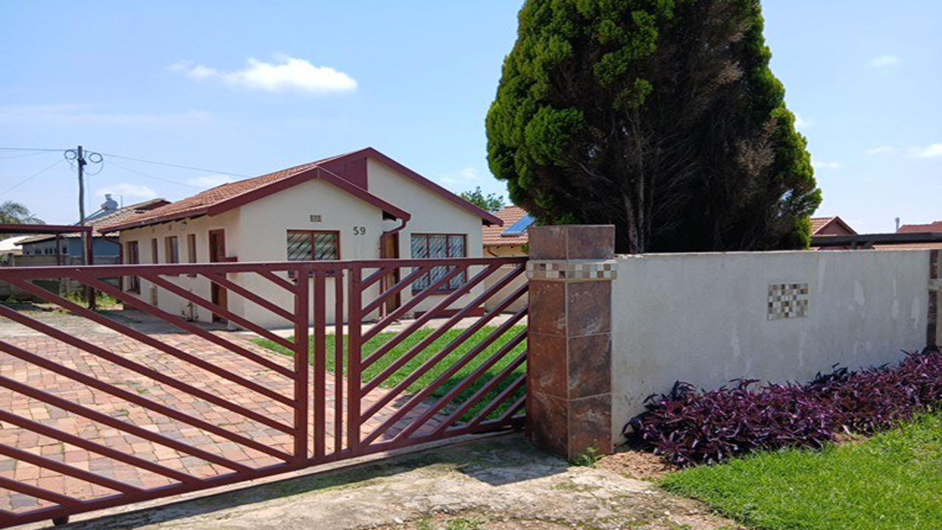 Front View of property in Olievenhoutbos