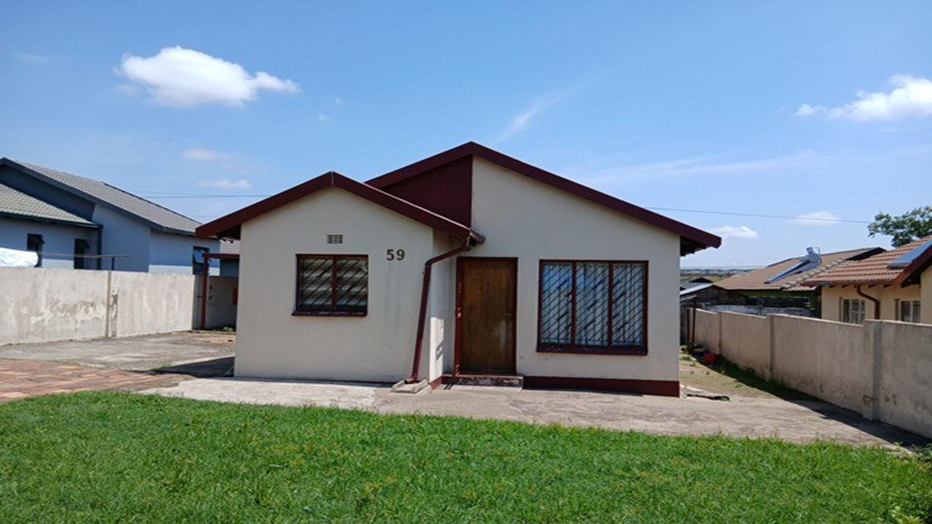 Front View of property in Olievenhoutbos