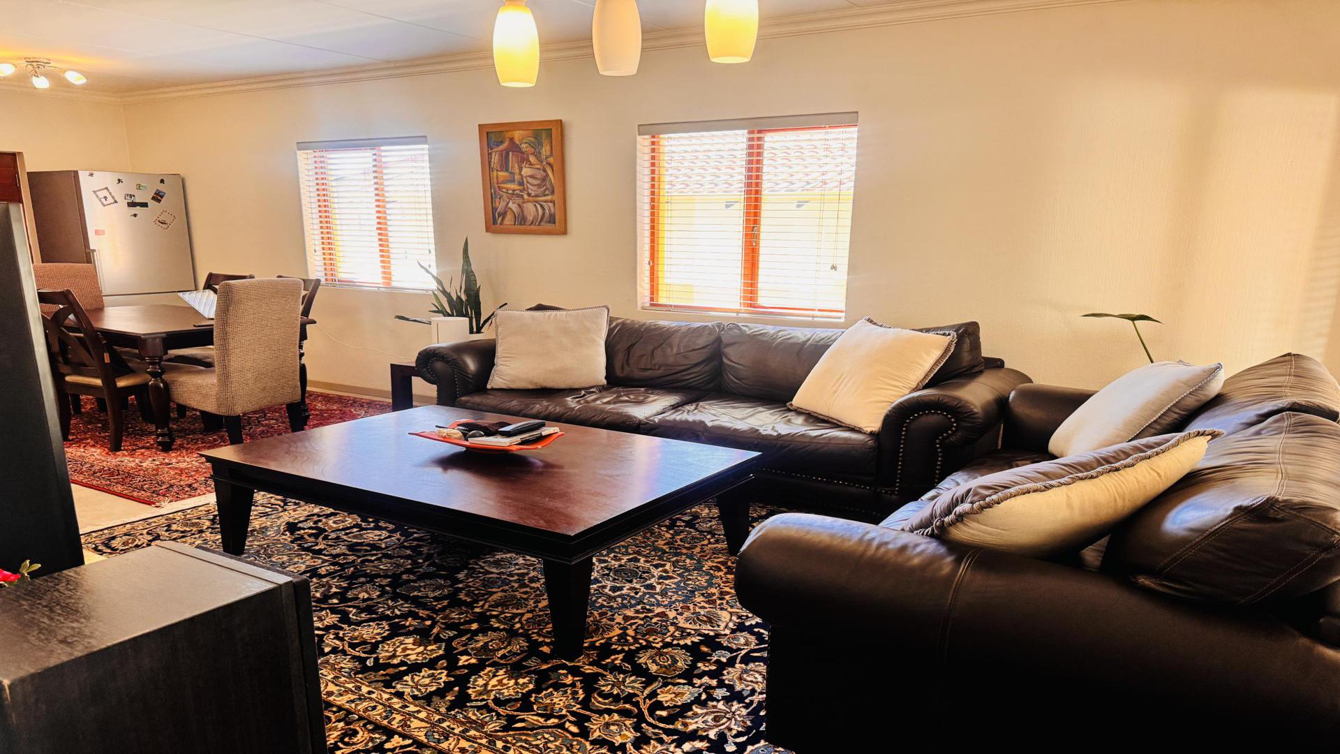 Lounges - 21 square meters of property in Willowbrook