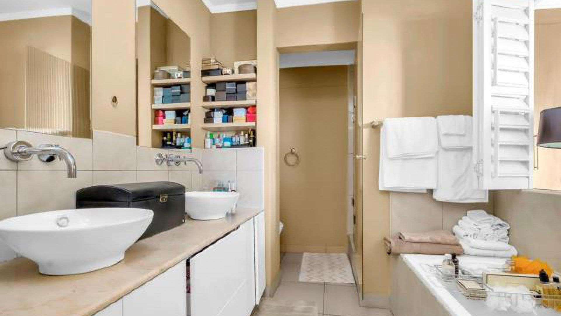 Main Bathroom - 9 square meters of property in Sandhurst