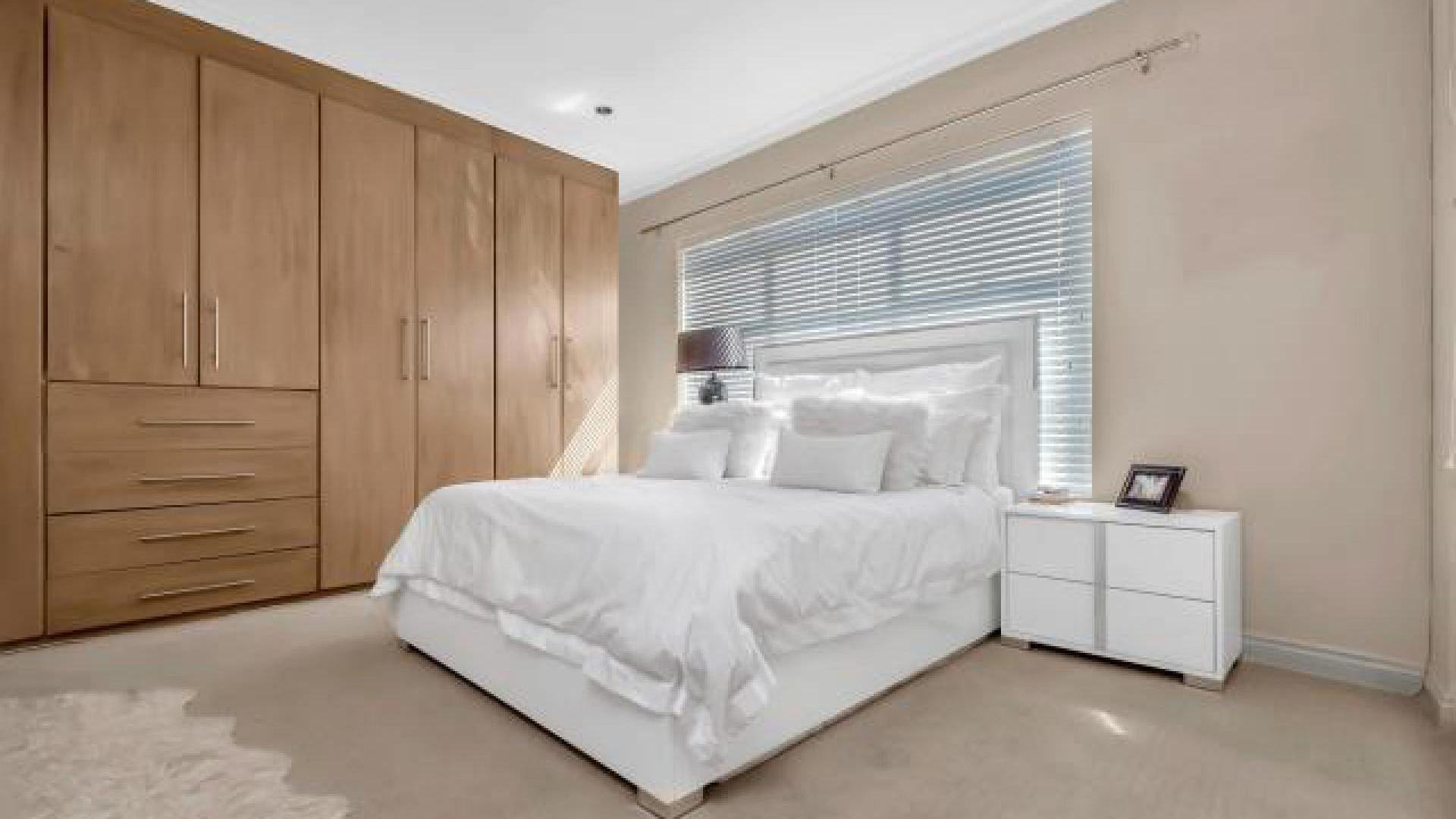 Main Bedroom - 23 square meters of property in Sandhurst