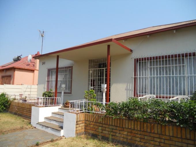 4 Bedroom House for Sale For Sale in Kenilworth - JHB - MR631780