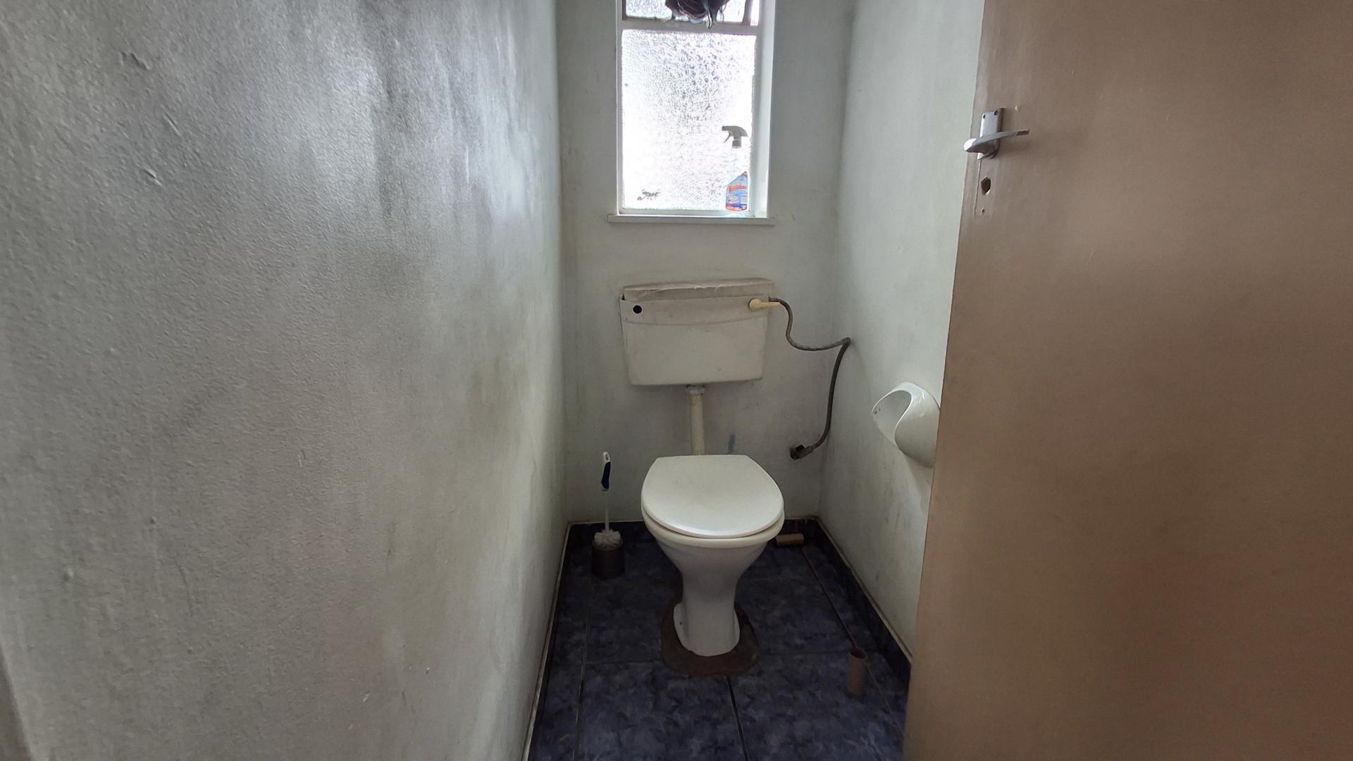 Bathroom 3+ of property in Kriel