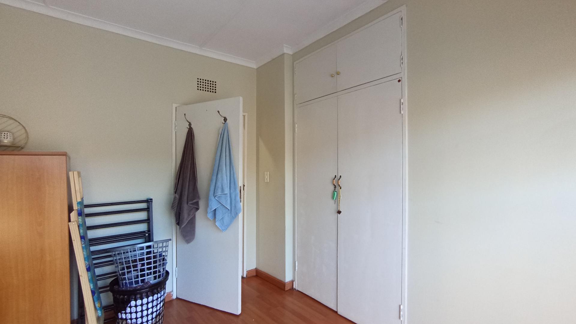 Bed Room 2 - 15 square meters of property in Horison Park