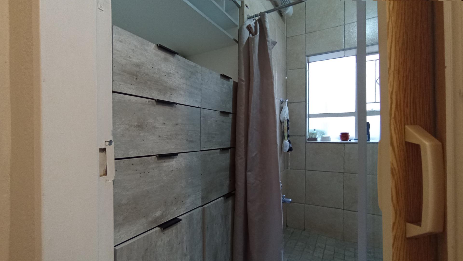 Bathroom 1 - 20 square meters of property in Horison Park