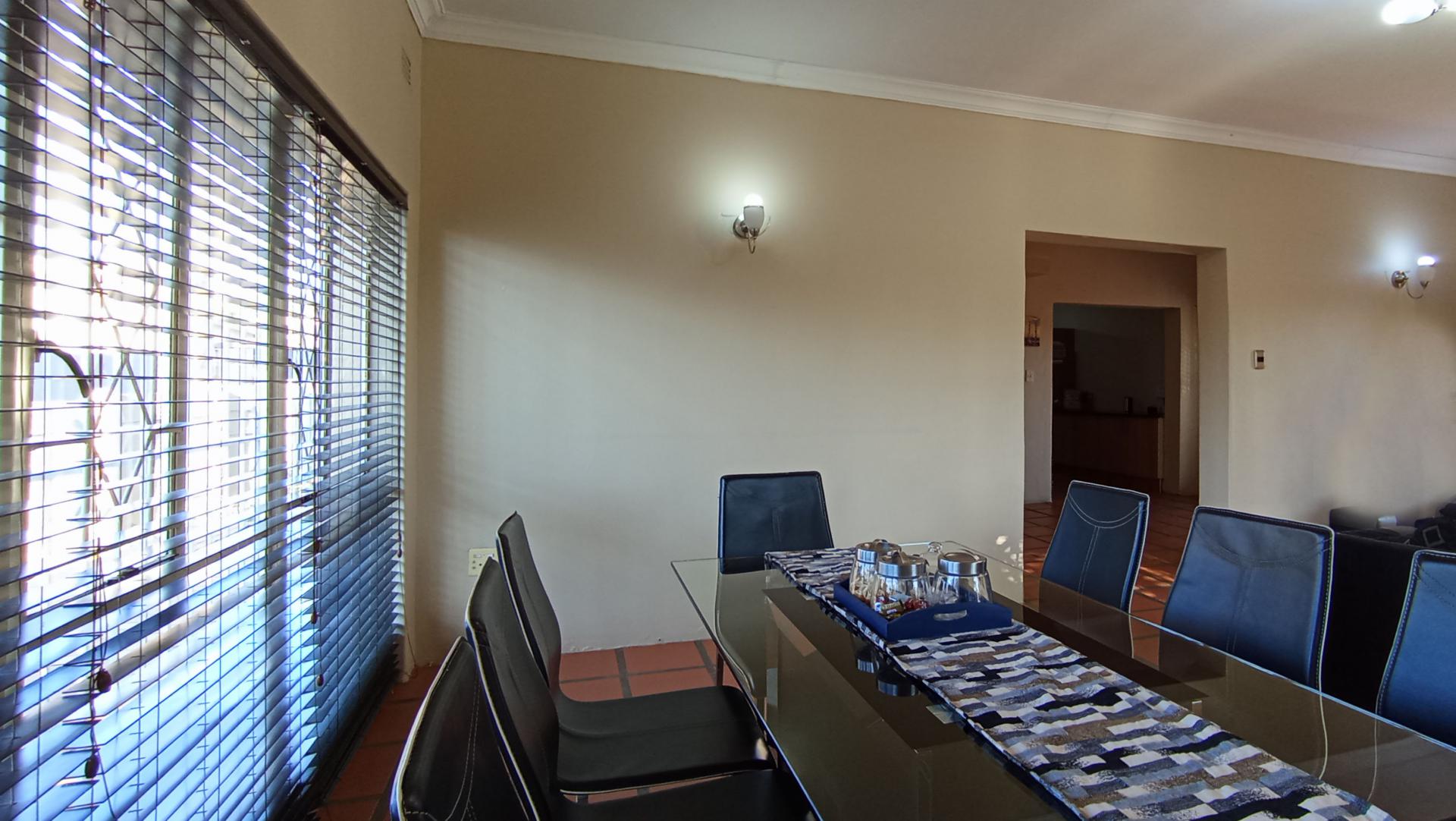 Dining Room - 15 square meters of property in Horison Park