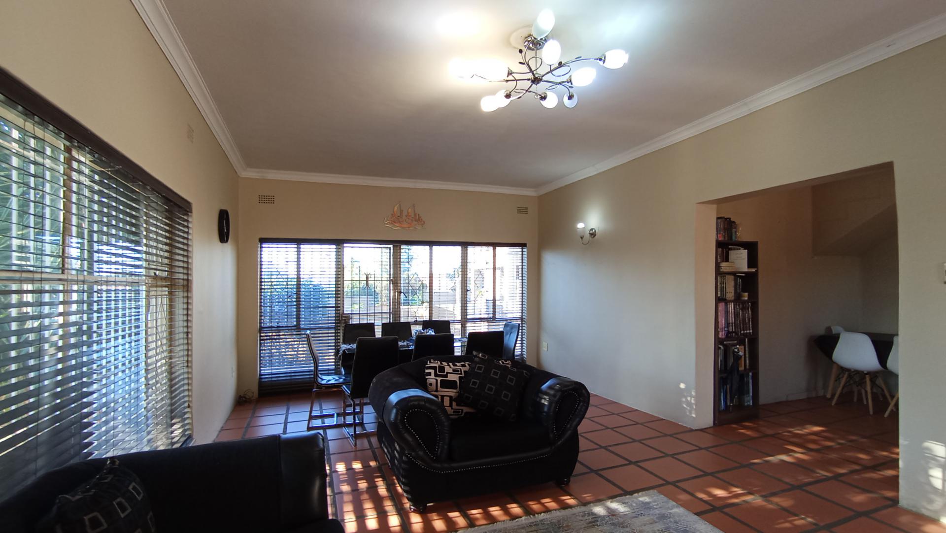 Lounges - 39 square meters of property in Horison Park