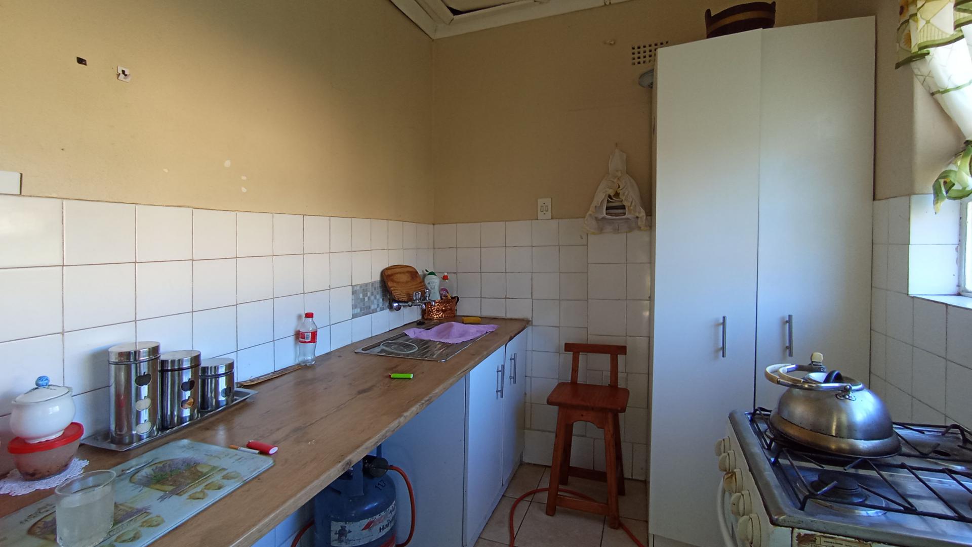 Kitchen - 49 square meters of property in Horison Park