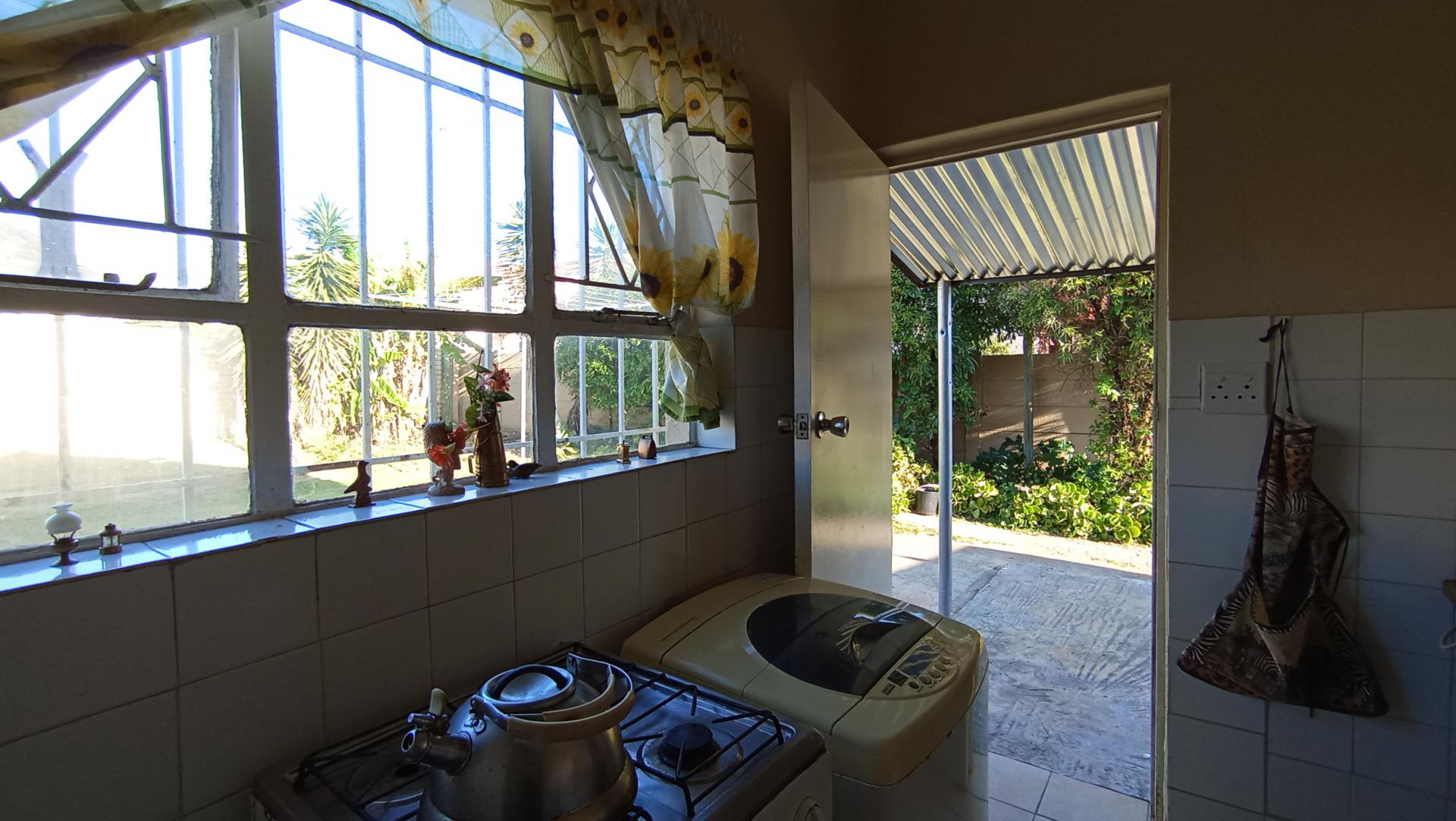 Kitchen - 49 square meters of property in Horison Park