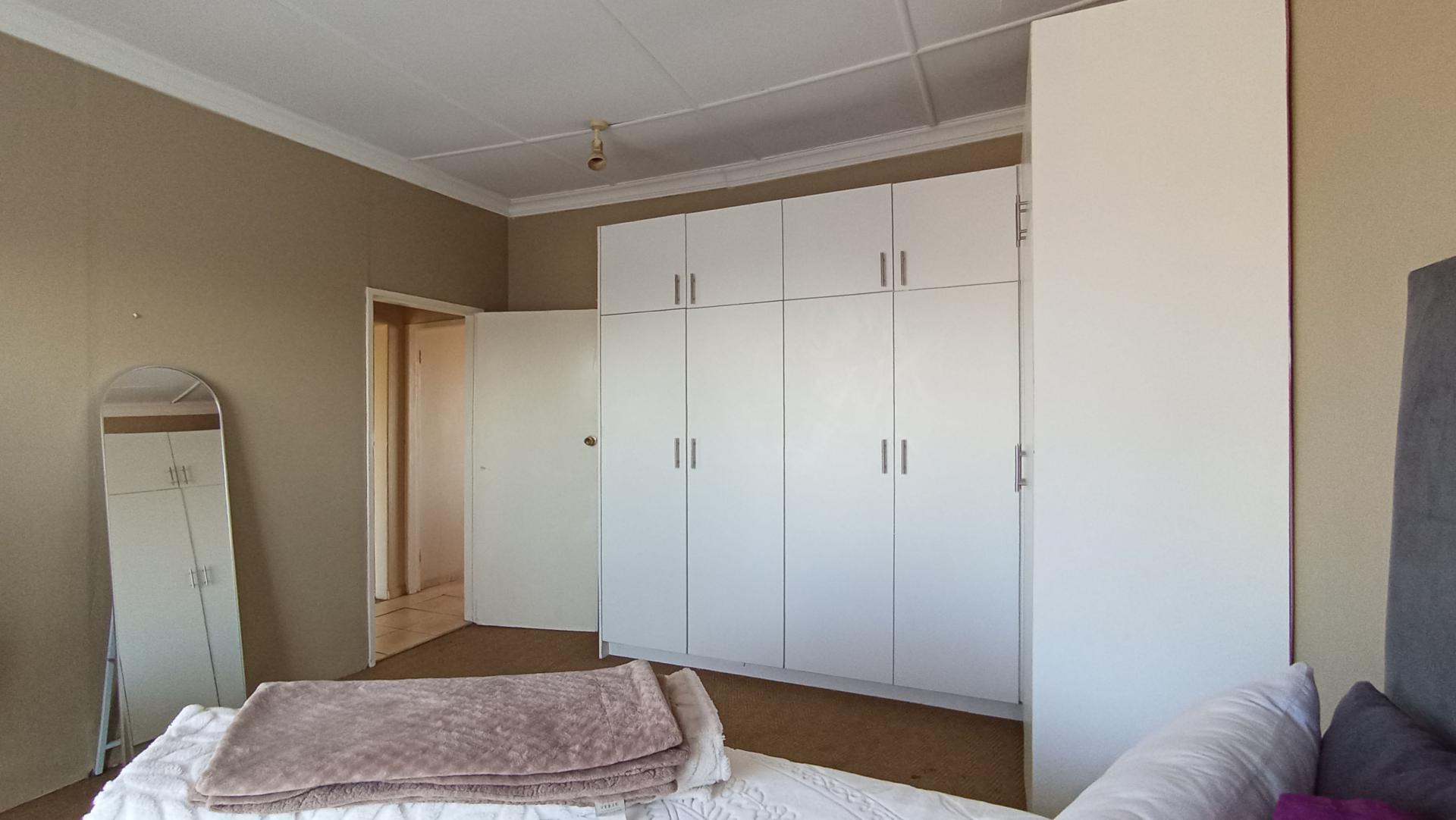 Bed Room 1 - 61 square meters of property in Horison Park