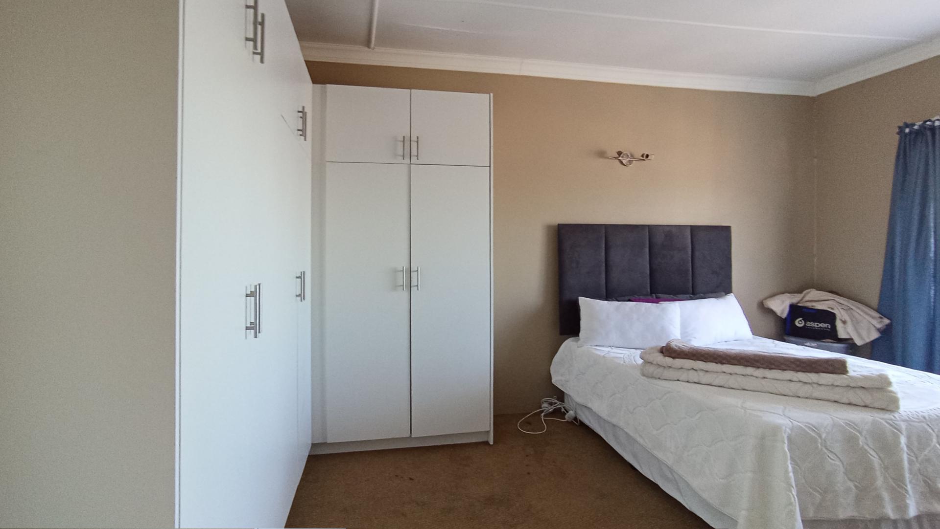 Bed Room 1 - 61 square meters of property in Horison Park