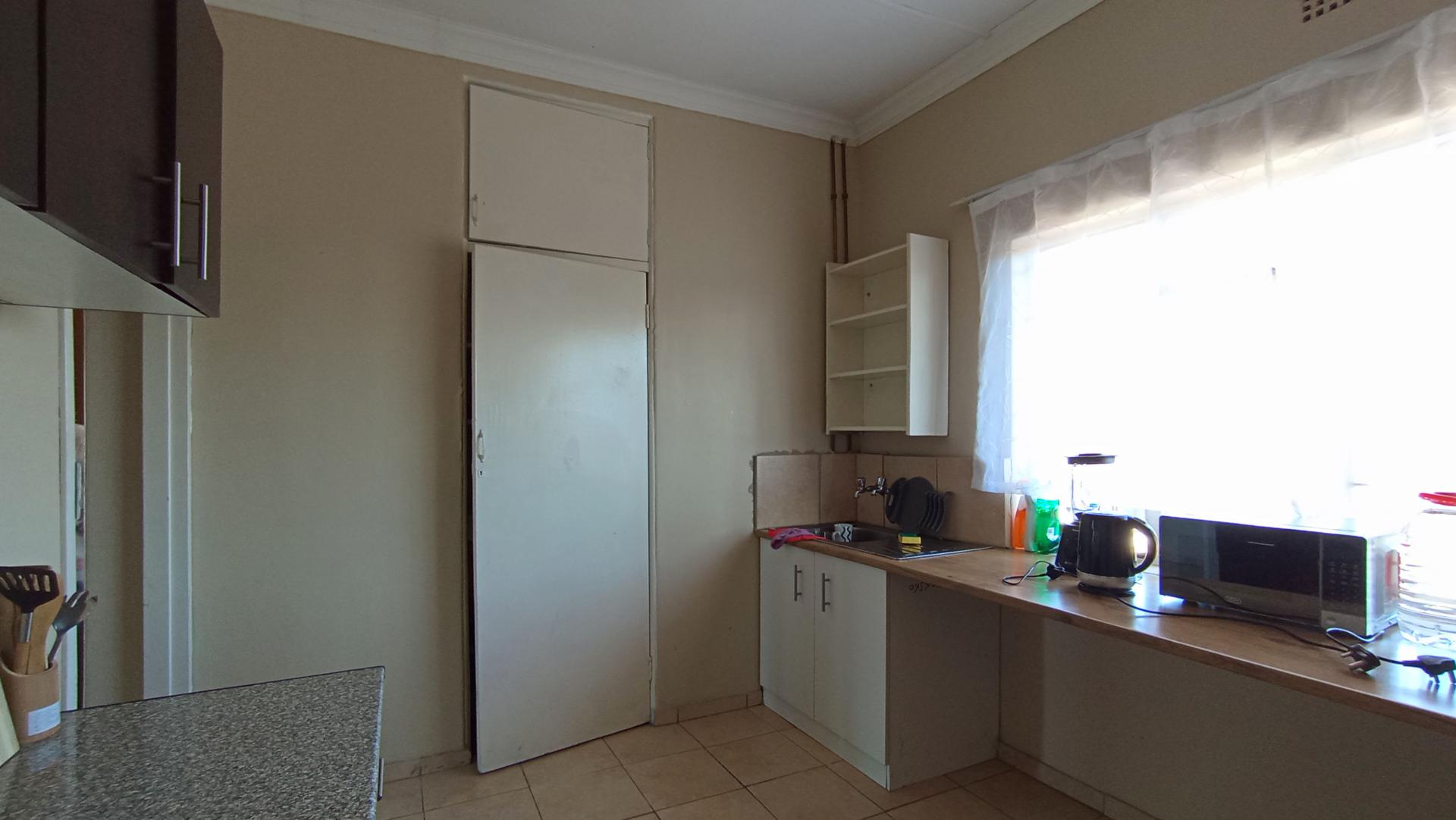 Kitchen - 49 square meters of property in Horison Park