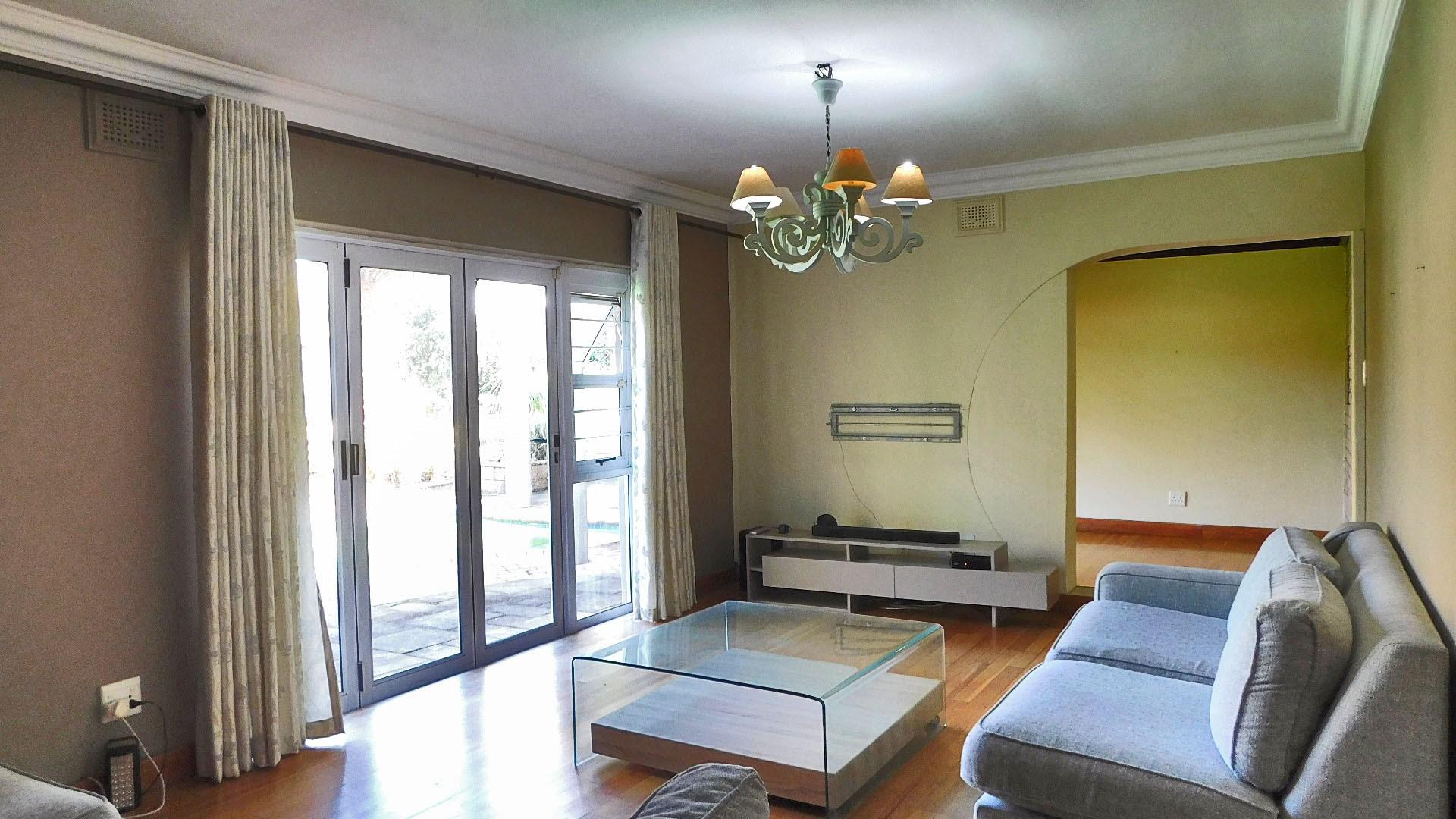 Lounges - 23 square meters of property in Padfield Park