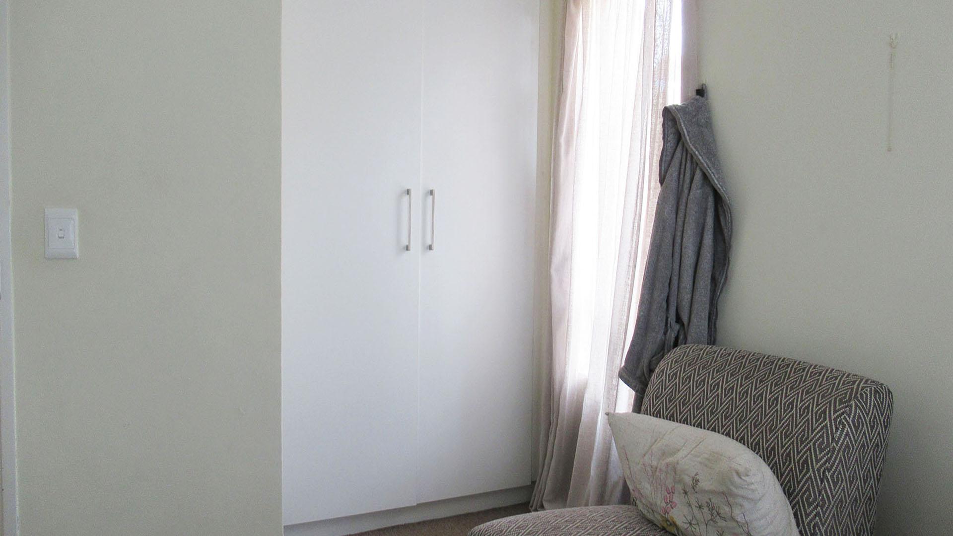 Bed Room 1 - 16 square meters of property in Bryanston