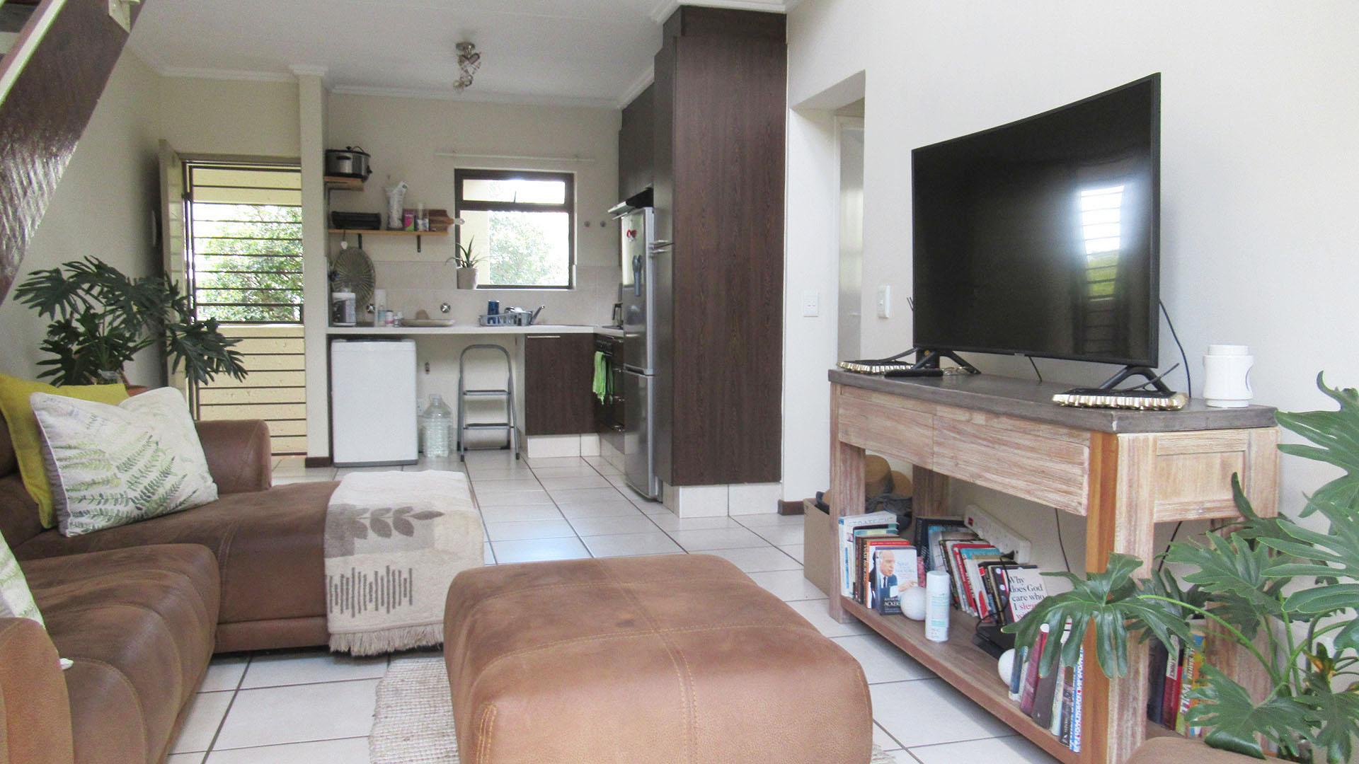 Lounges - 19 square meters of property in Bryanston