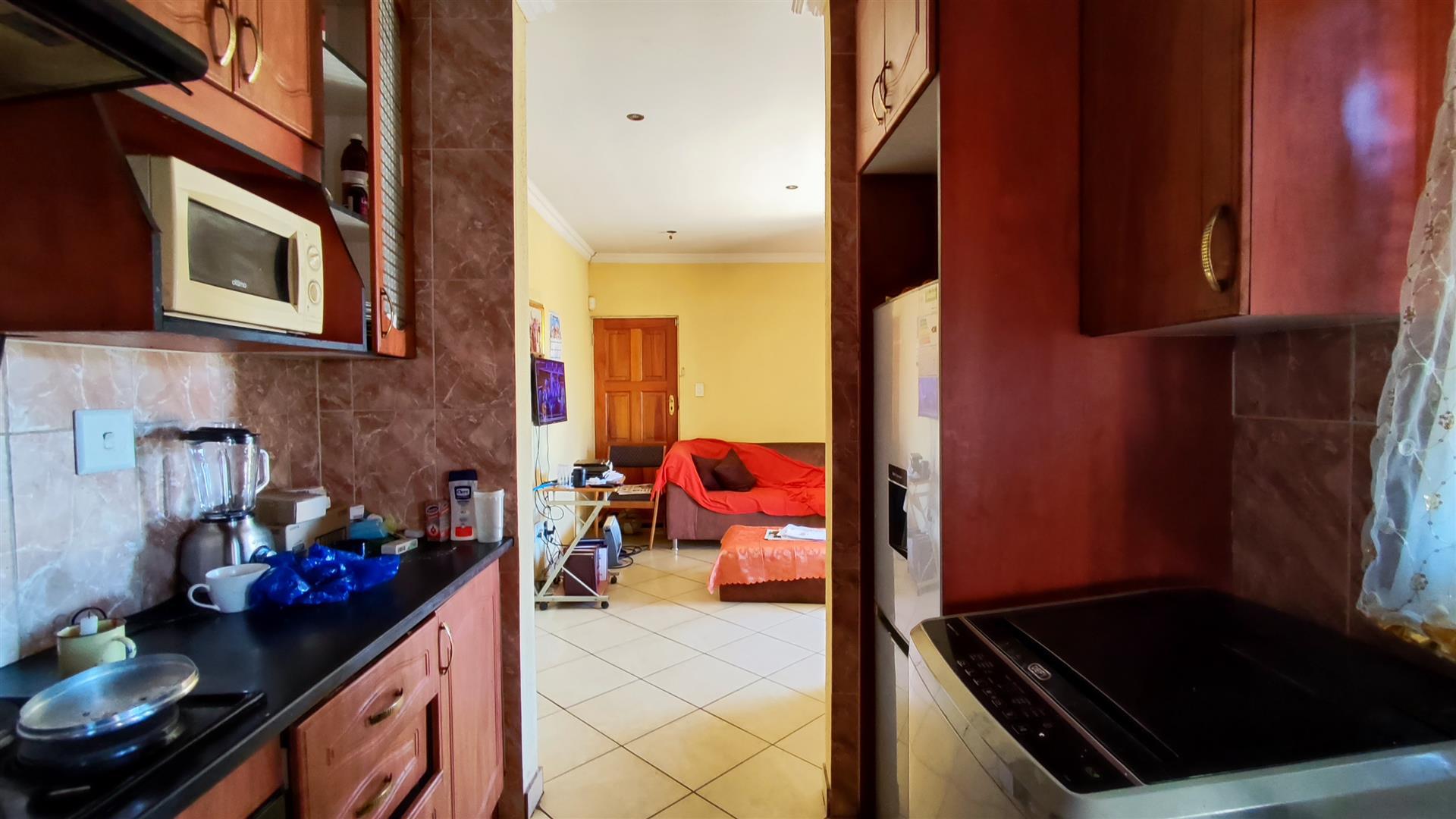 Kitchen - 6 square meters of property in Roodekop