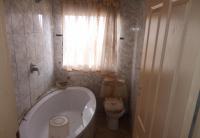 Bathroom 1 of property in Roodekop