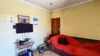Lounges - 14 square meters of property in Roodekop