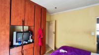 Main Bedroom - 13 square meters of property in Roodekop
