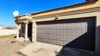 Front View of property in Roodekop