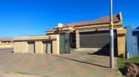 Front View of property in Roodekop
