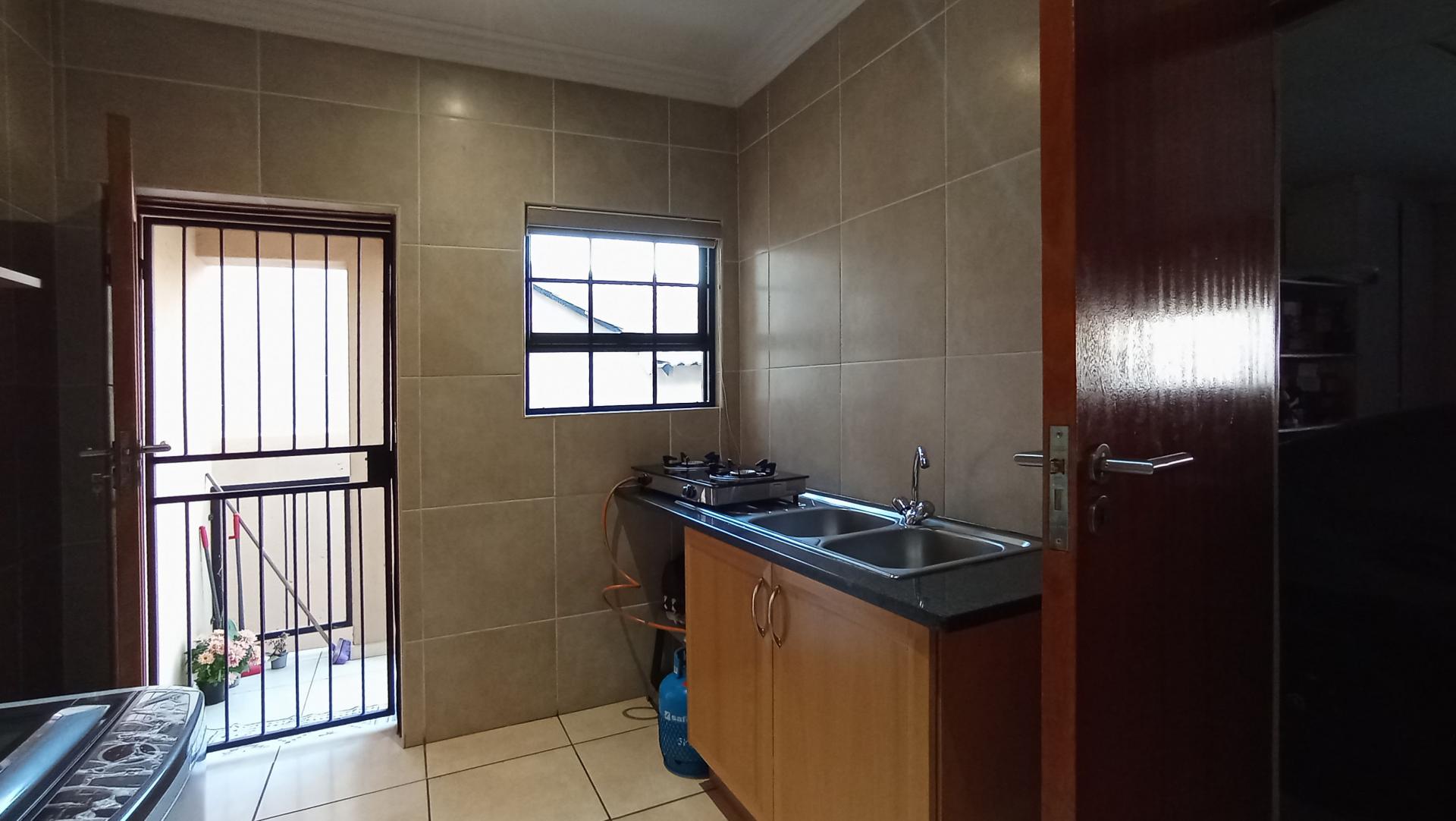 Scullery - 9 square meters of property in Rua Vista