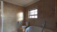 Main Bathroom - 9 square meters of property in Rua Vista