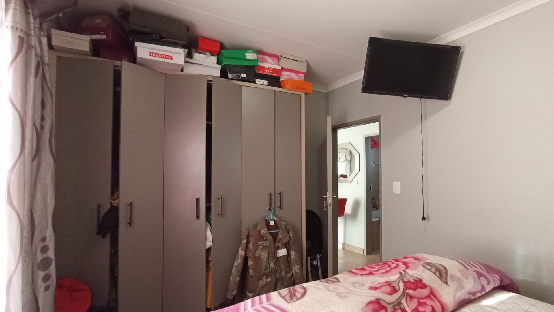 Bed Room 1 - 11 square meters of property in Andeon