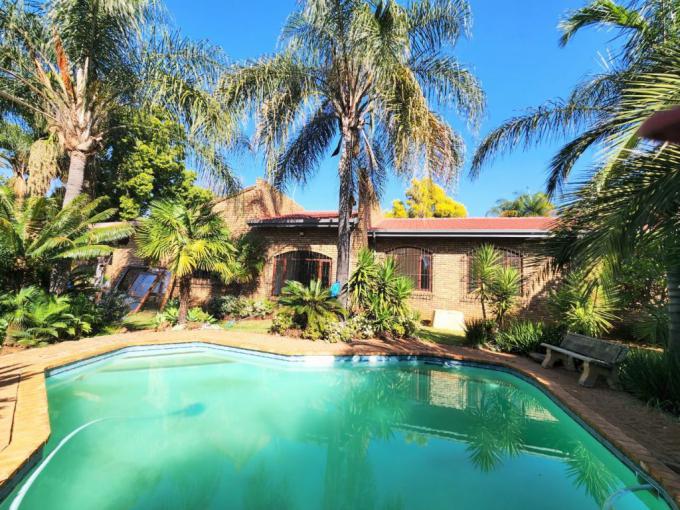 4 Bedroom House for Sale For Sale in Zwartkop - MR631983