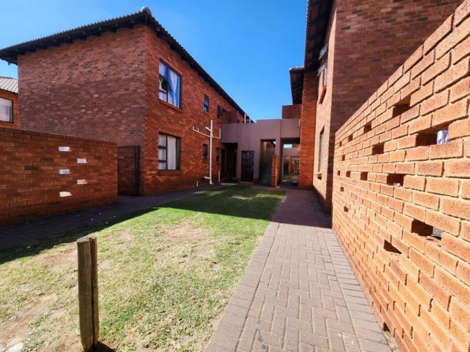 2 Bedroom Apartment for Sale For Sale in Albertsdal - MR631992