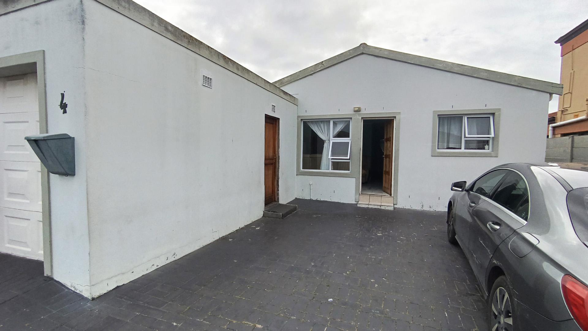 Front View of property in Parklands