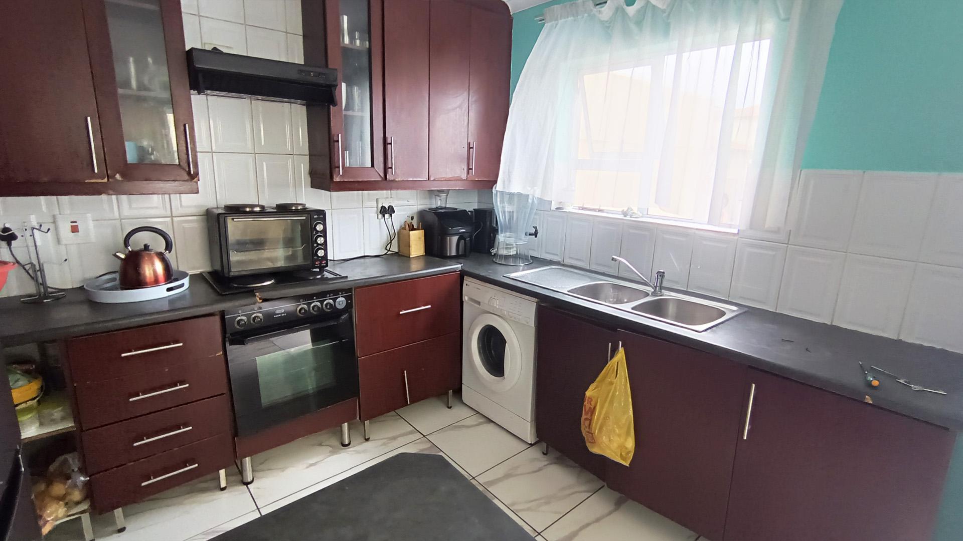 Kitchen - 11 square meters of property in Parklands