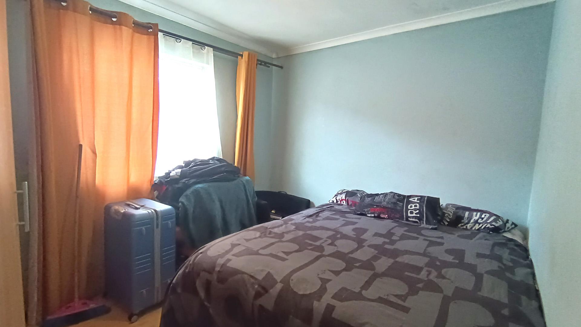 Bed Room 1 - 11 square meters of property in Parklands