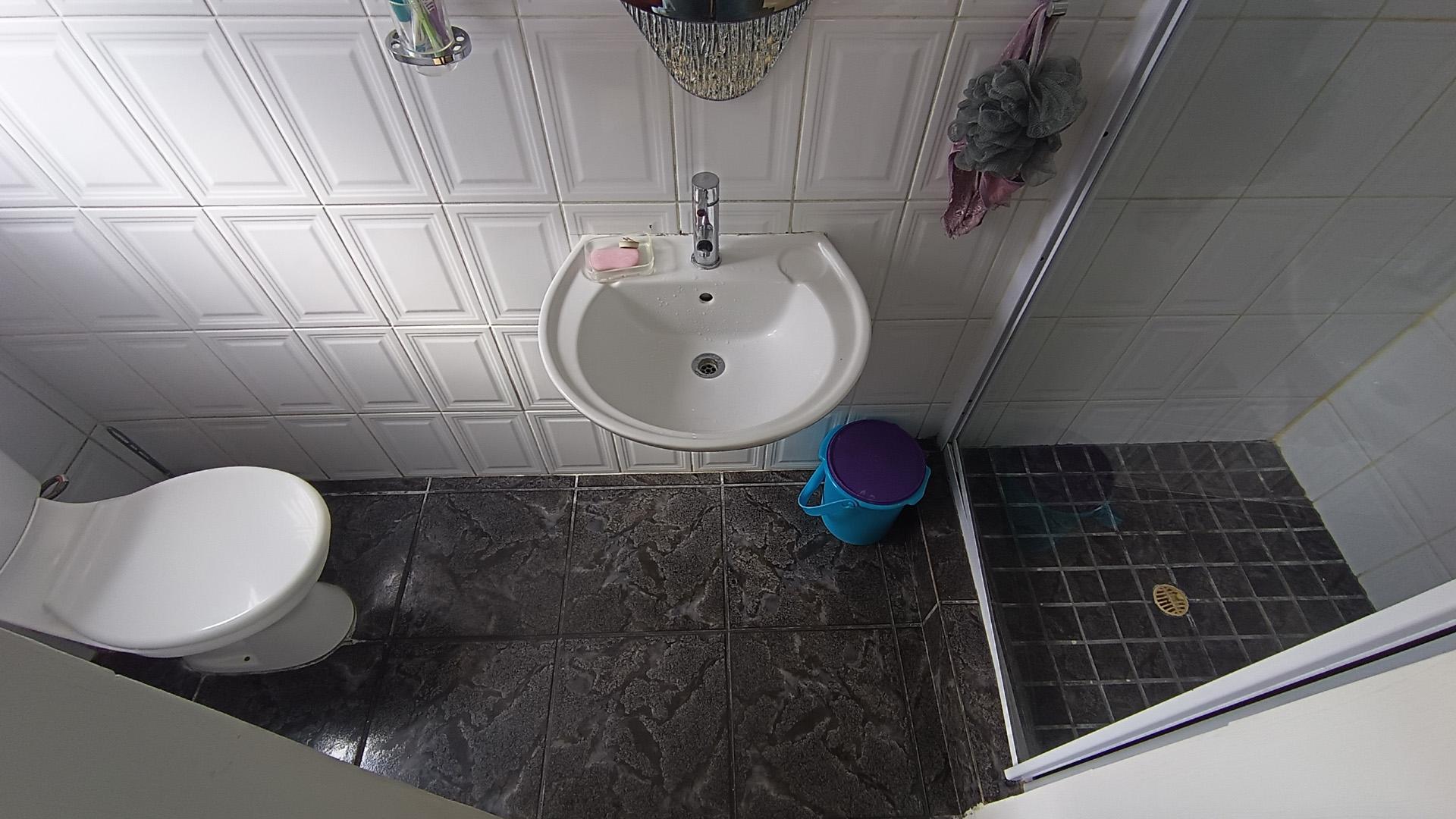 Main Bathroom - 4 square meters of property in Parklands
