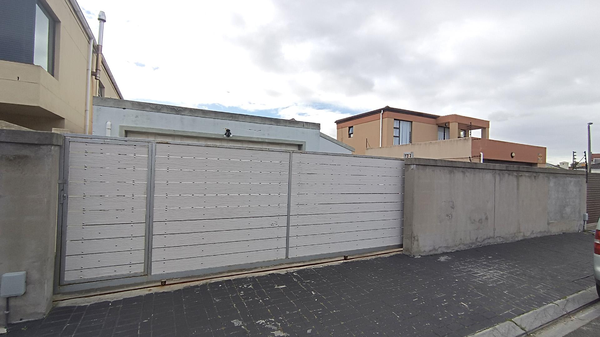 Front View of property in Parklands