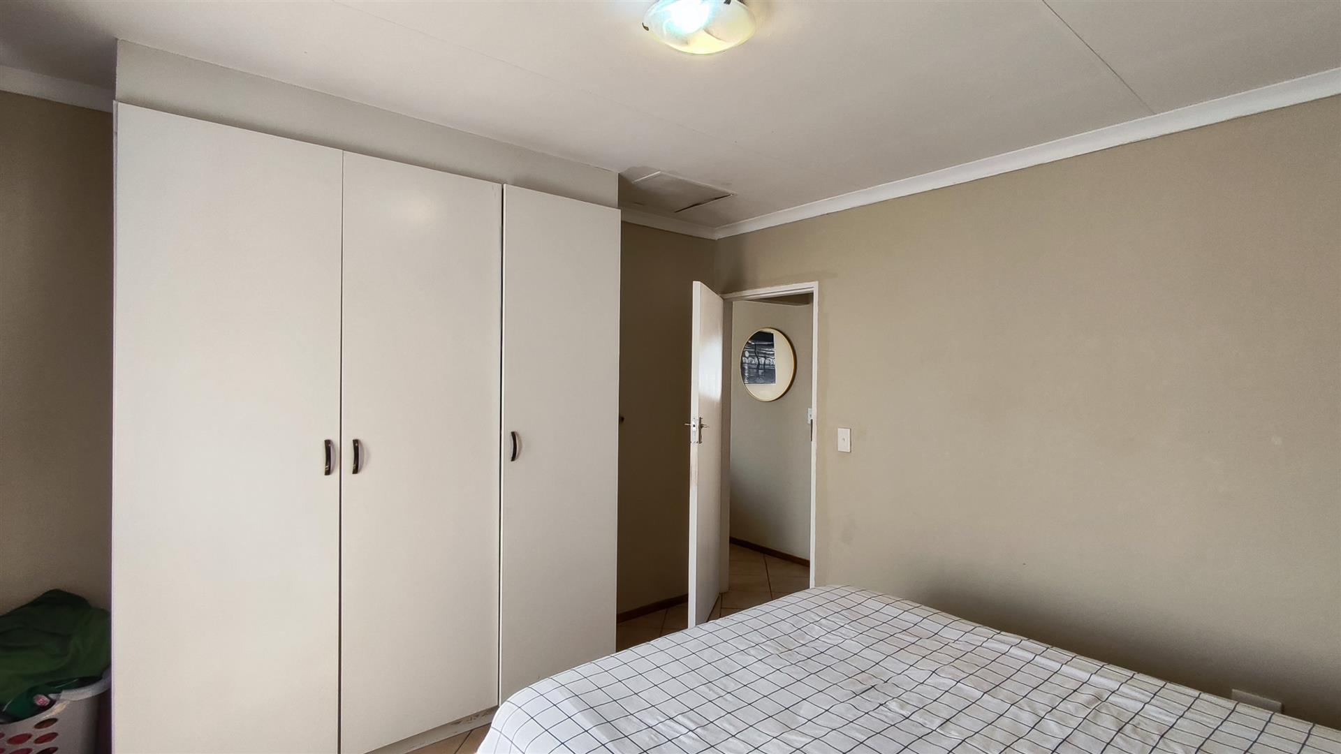 Main Bedroom - 15 square meters of property in Terenure