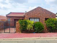 3 Bedroom 2 Bathroom House for Sale for sale in Klipfontein View